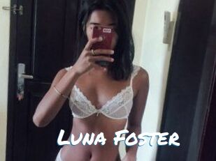 Luna_Foster
