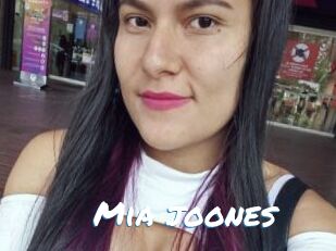 Mia_joones