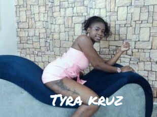 Tyra_kruz